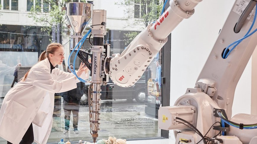 ABB ROBOTICS PRESSO I MAGAZZINI SELFRIDGE A LONDRA, SVELA IL FUTURO DEL COMMERCIO AL DETTAGLIO UTILIZZANDO PLASTICA MARINA RICICLATA